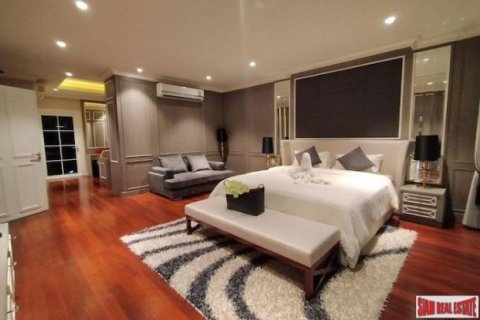4 bedrooms Townhouse in Pattaya, Thailand No. 97027 9