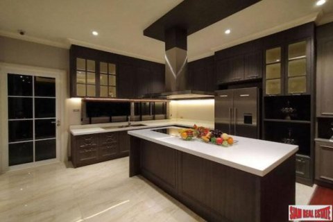 4 bedrooms Townhouse in Pattaya, Thailand No. 97027 5