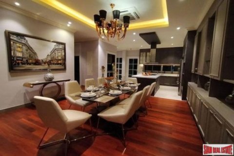 4 bedrooms Townhouse in Pattaya, Thailand No. 97027 19