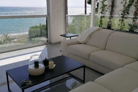 3 bedrooms Apartment in Germasogeia, Cyprus No. 70793 1
