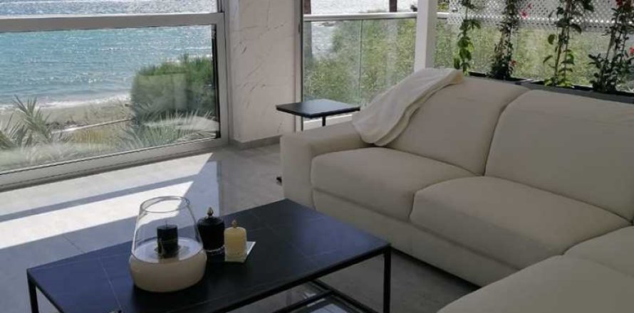 3 bedrooms Apartment in Germasogeia, Cyprus No. 70793