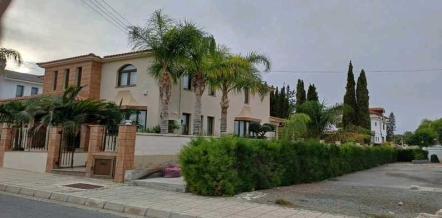 4 bedrooms House in Aradippou, Cyprus No. 101287