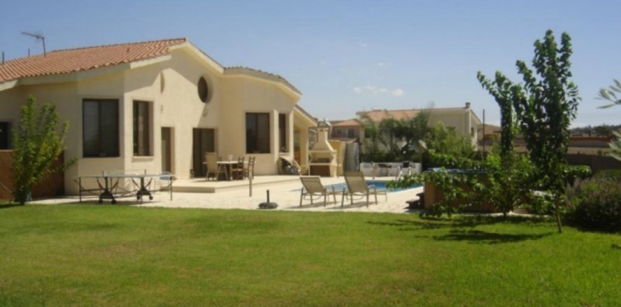 4 bedrooms Villa in Limassol, Cyprus No. 105708