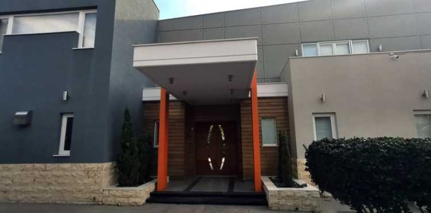 6 chambres Villa à Pyrgos, Cyprus No. 65285