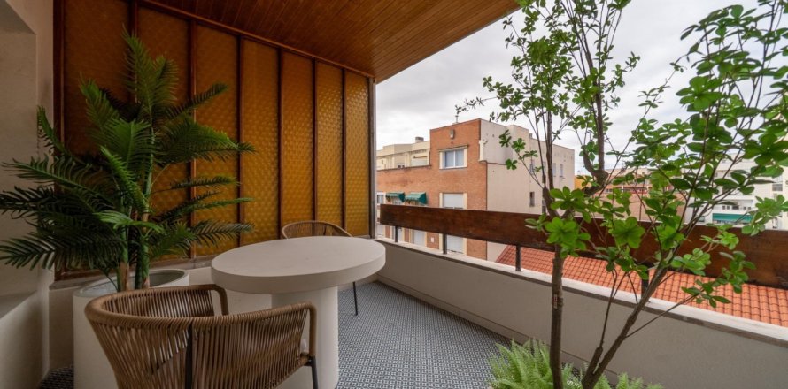 3 bedrooms Apartment in Madrid, Spain No. 124766