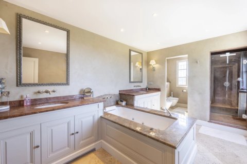 5 bedrooms Villa in Mougins, France No. 100304 16