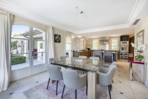 5 bedrooms Villa in Mougins, France No. 100304 9