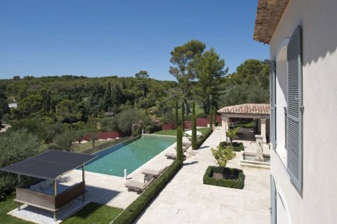 5 bedrooms Villa in Mougins, France No. 100304 2