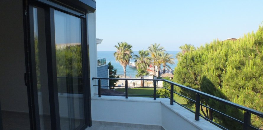 4 bedrooms Villa in Nong Ha, Vietnam No. 15196