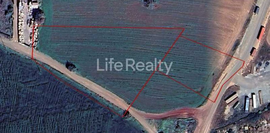 Commercial property in Ypsonas, Cyprus No. 64771