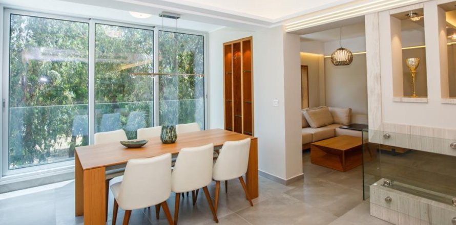 2 bedrooms Apartment in Limassol, Cyprus No. 105477