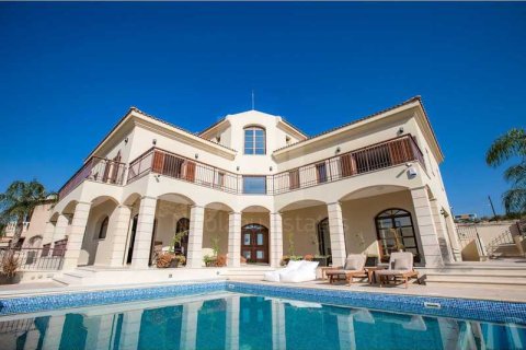 7 bedrooms House in Germasogeia, Cyprus No. 30820 2