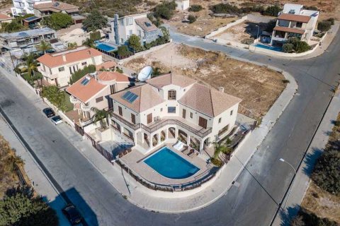 7 bedrooms House in Germasogeia, Cyprus No. 30820 4