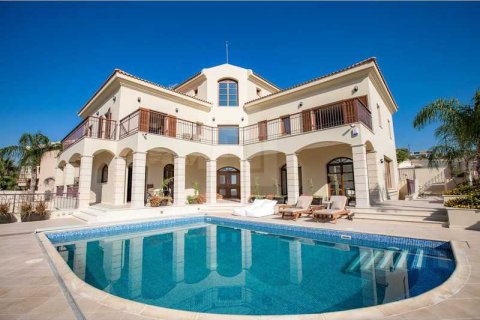 7 bedrooms House in Germasogeia, Cyprus No. 30820 1