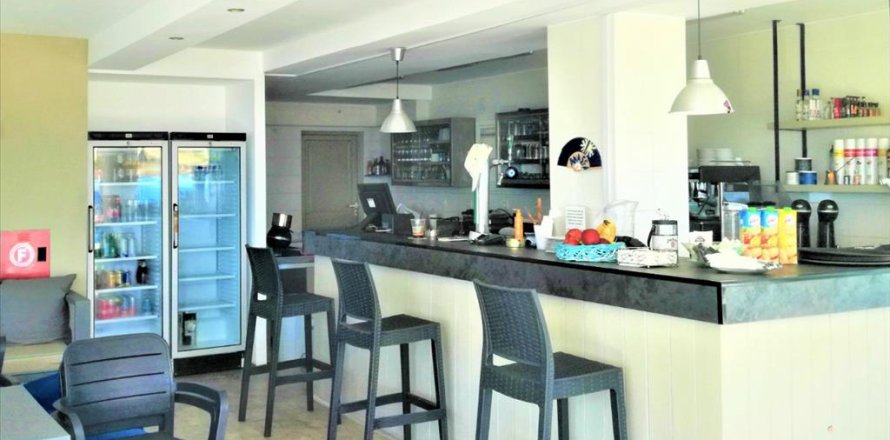 2 habitaciones Commercial property en Kalamata, Greece No. 57218