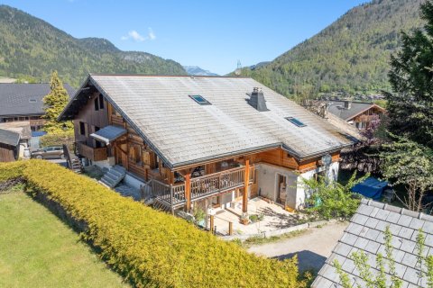 8 bedrooms House in Morzine, France No. 99632 2