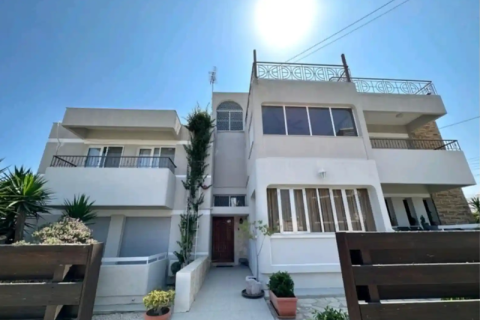 4 bedrooms Penthouse in Germasogeia, Cyprus No. 65907 15