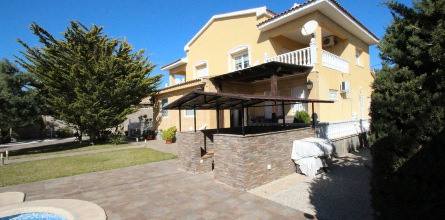 5 bedrooms Villa in Cabo Roig, Spain No. 124581