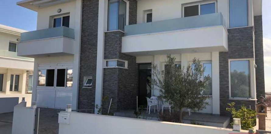 4 bedrooms Villa in Paralimni, Cyprus No. 101438