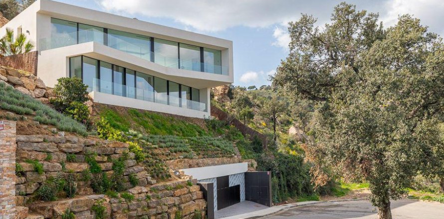 Недвижимость с 4 спальнями в Ho Thau, Вьетнам №25529