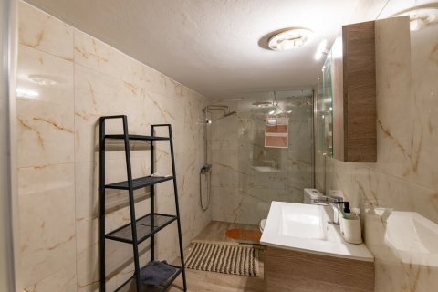 3 bedrooms Apartment in Athens, Greece No. 116702 16