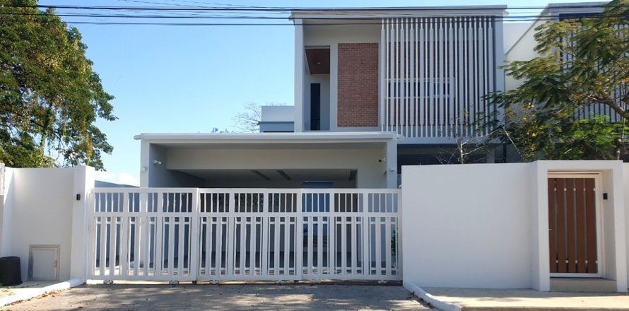 4 bedrooms House in Chiang Mai, Thailand No. 98158