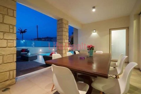 6 bedrooms House in Paphos, Cyprus No. 83099 7