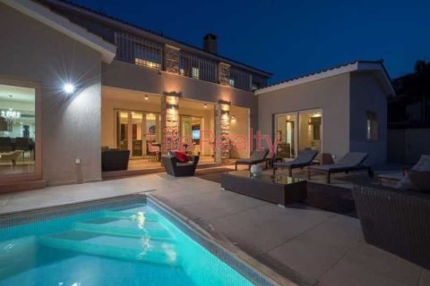 6 bedrooms House in Paphos, Cyprus No. 83099 3