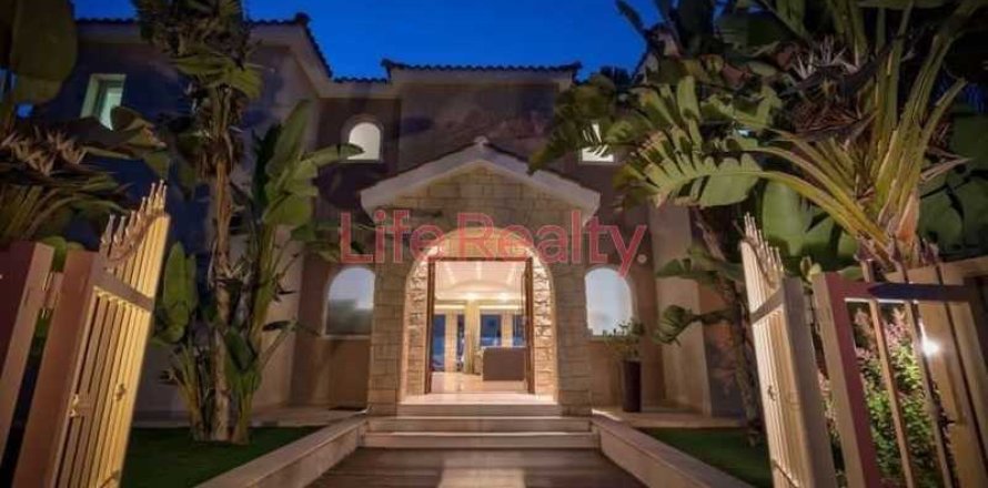 6 bedrooms House in Paphos, Cyprus No. 83099