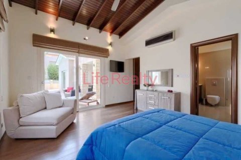 6 bedrooms House in Paphos, Cyprus No. 83099 16