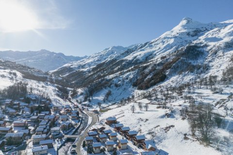 3 bedrooms Apartment in Les Belleville, France No. 99558 1