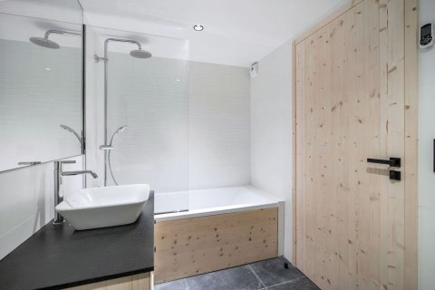 3 bedrooms Apartment in Les Belleville, France No. 99558 9