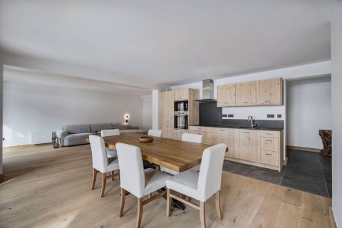 3 bedrooms Apartment in Les Belleville, France No. 99558 3