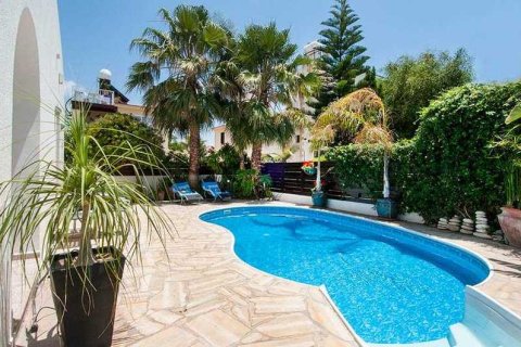 2 bedrooms Villa in Paphos, Cyprus No. 30424 14