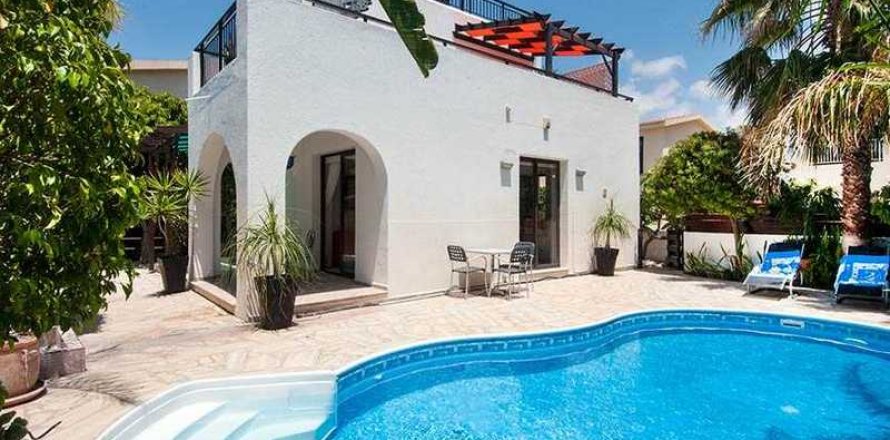 2 bedrooms Villa in Paphos, Cyprus No. 30424