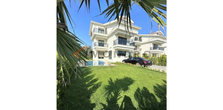 Вилла с 4 спальнями в Кадрие, Турция №17114