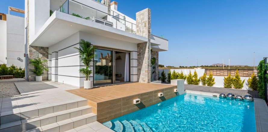 3 bedrooms Villa in Los Alcazares, Spain No. 121474