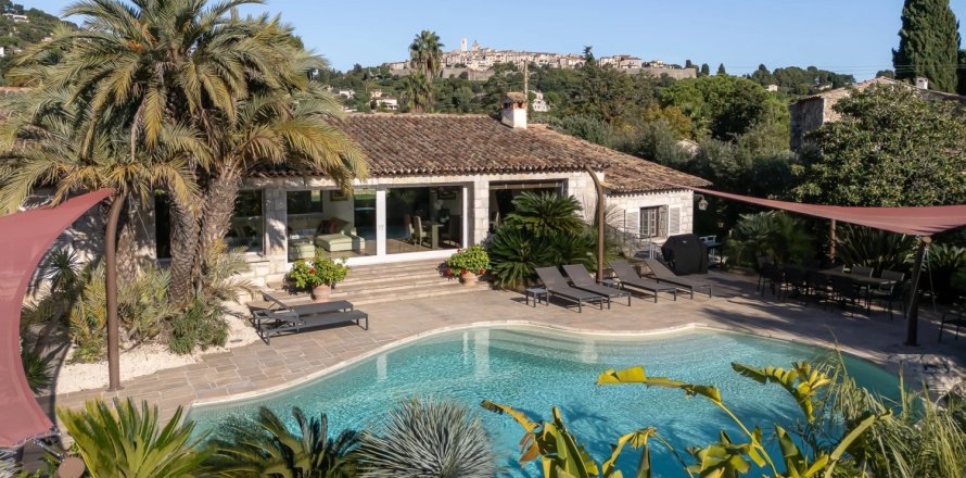 3 bedrooms Villa in La Colle-sur-Loup, France No. 71813