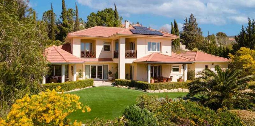 4 bedrooms Villa in Laneia, Cyprus No. 101364