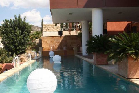 5 bedrooms Villa in Tala, Cyprus No. 84401 2