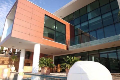 5 bedrooms Villa in Tala, Cyprus No. 84401 3