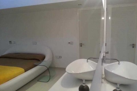 5 bedrooms Villa in Tala, Cyprus No. 84401 12