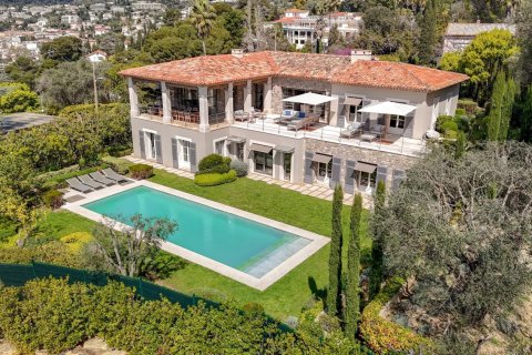 5 bedrooms Villa in Cannes, France No. 99305 1