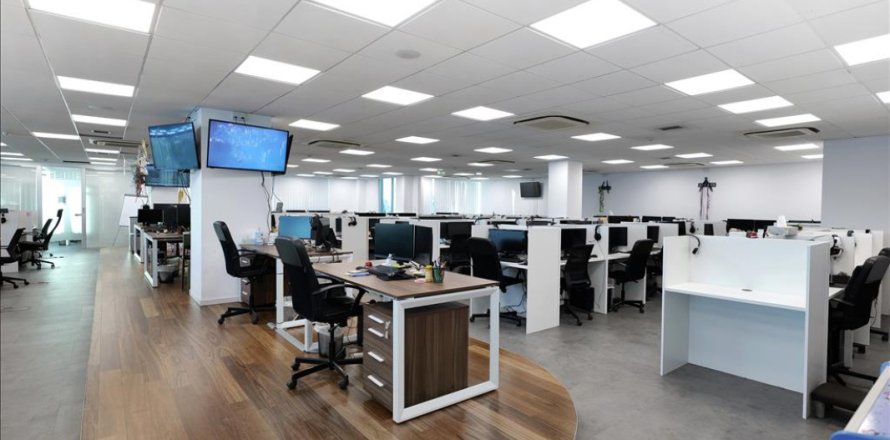 1273m² Commercial property en Limassol, Cyprus No. 106347