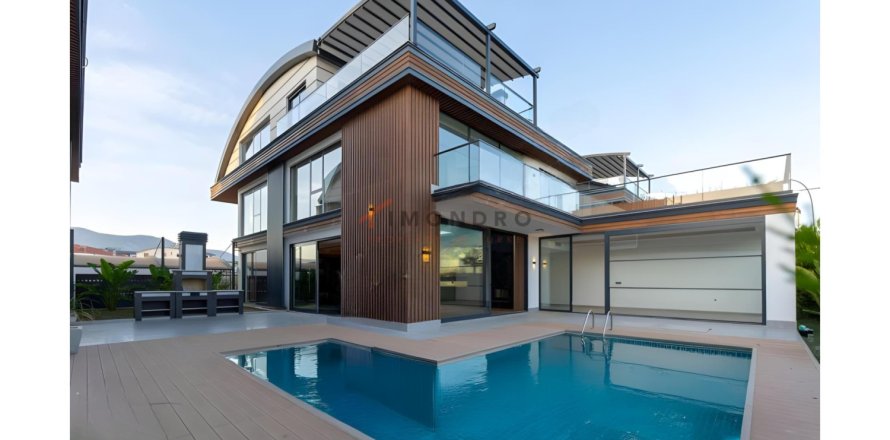 6 bedrooms Villa in Dosemealti, Turkey No. 121017