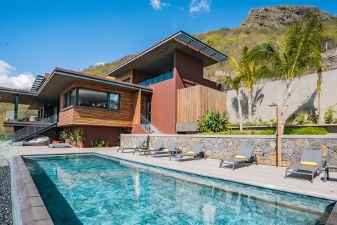 4 bedrooms Villa in Black River, Mauritius No. 86623 1
