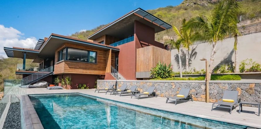 4 bedrooms Villa in Black River, Mauritius No. 86623
