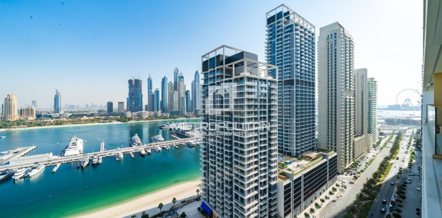 Квартира с 2 спальнями в EMAAR Beachfront, ОАЭ №119680