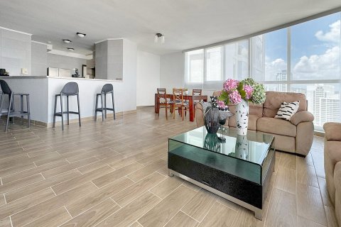 3 bedrooms Apartment in Panama City, Panama No. 109783 8