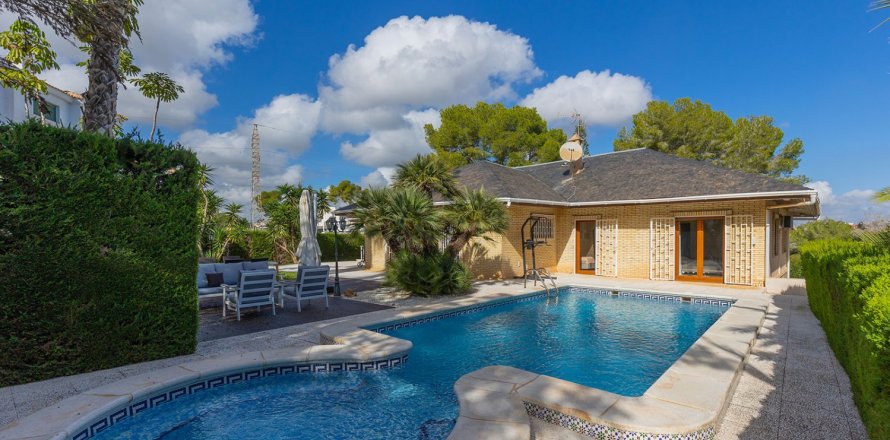 5 bedrooms Villa in Urbanizacion Las Filipinas, Spain No. 117133